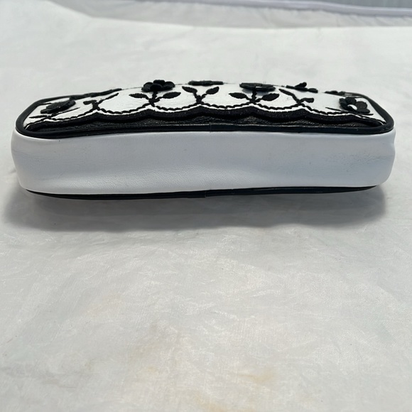 Isabella Fiore Flowers Cosmetic Case - Picture 9 of 15